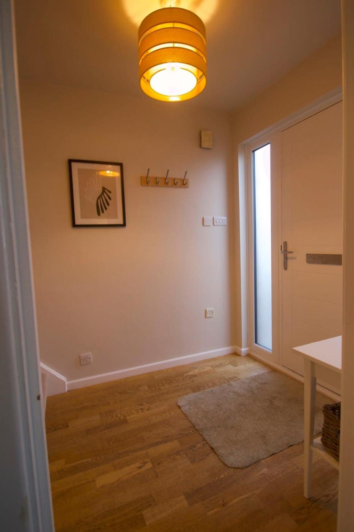 Modern 3 Bed House With Garden And Parking Cambridge (Cambridgeshire)